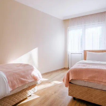 Cozy Flat With Balcony In בורסה