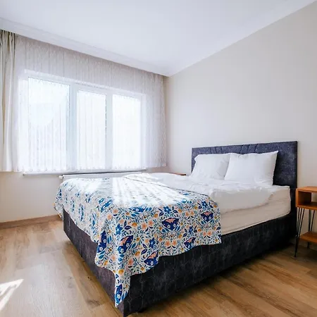 Cozy Flat With Balcony In דירה