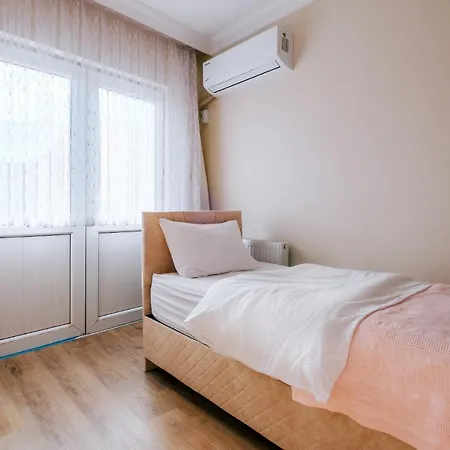 Cozy Flat With Balcony In בורסה