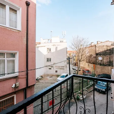 דירה Cozy Flat With Balcony In *